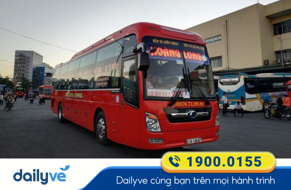 Nhà xe Hoàng Long (đỏ) tuyến Sài Gòn đi Hải Phòng