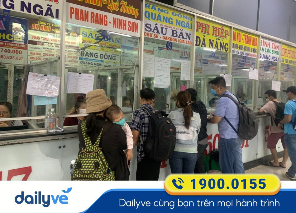 Quầy vé nhà xe Sáu Bản tại bến xe Miền Đông 